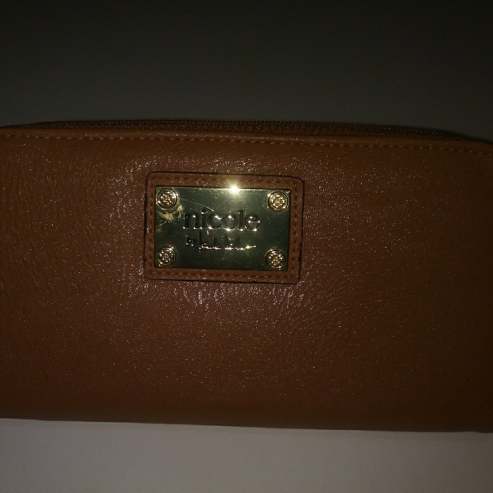 Nicole Miller 6 compartment wallet